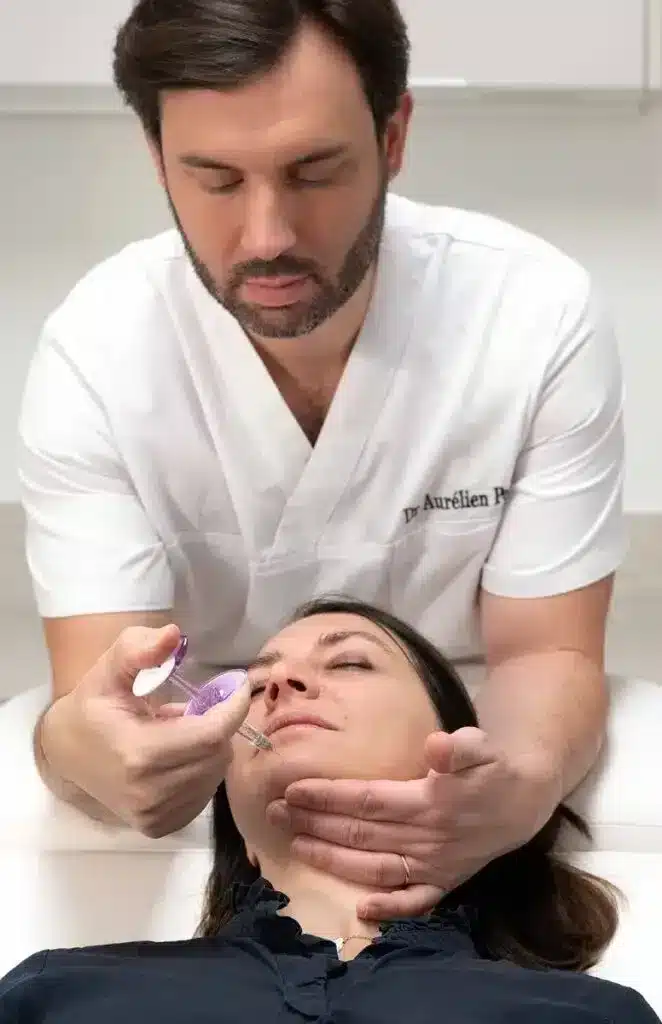 Dr Aurélien Perrod, médecin à visée esthétique, au cabinet